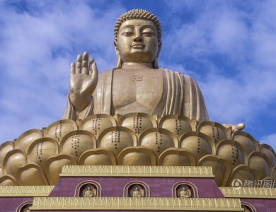 Trung Quốc tiếp tục xây dựng tượng Phật khổng lồ màu vàng ròng lớn nhất thế giới
